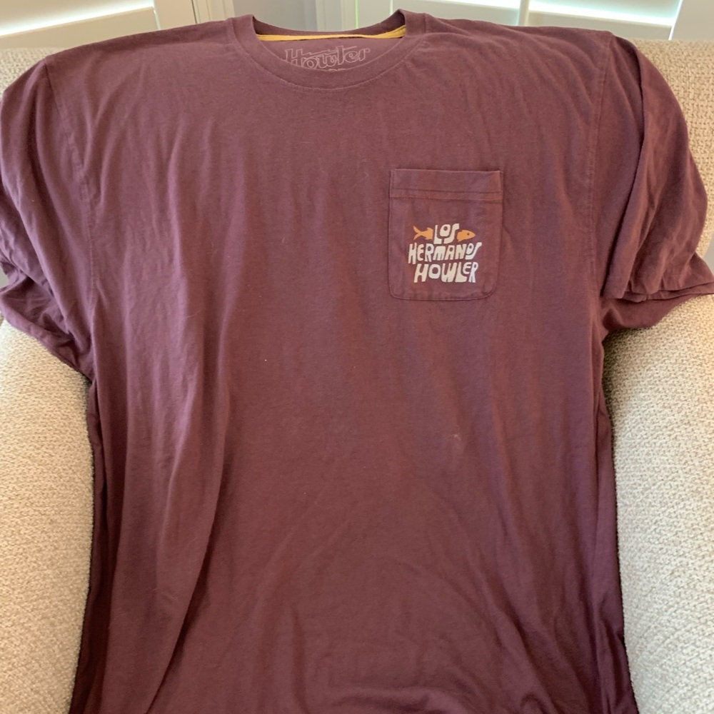 Mens Howler Brothers “Los Hermanos” logo t-shirt.